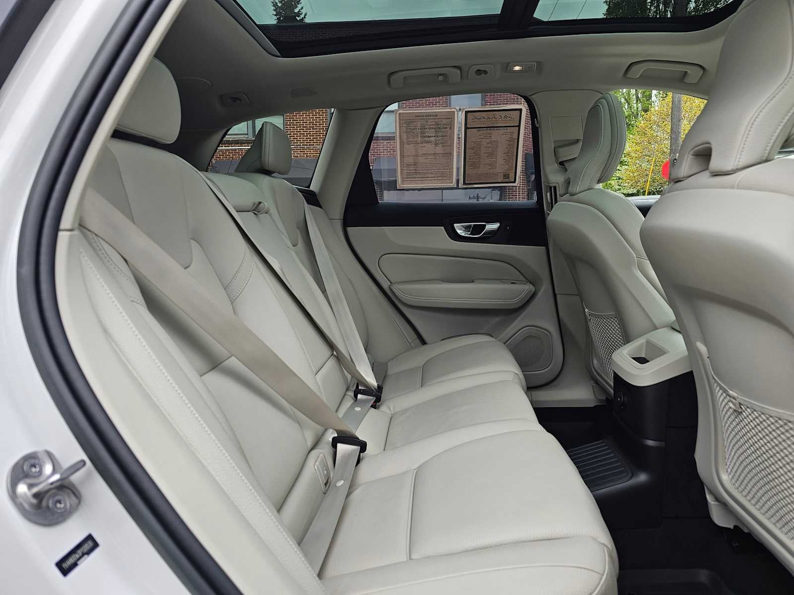 2023 Volvo XC60 Recharge Plug-In Hybrid Plus Dark Theme