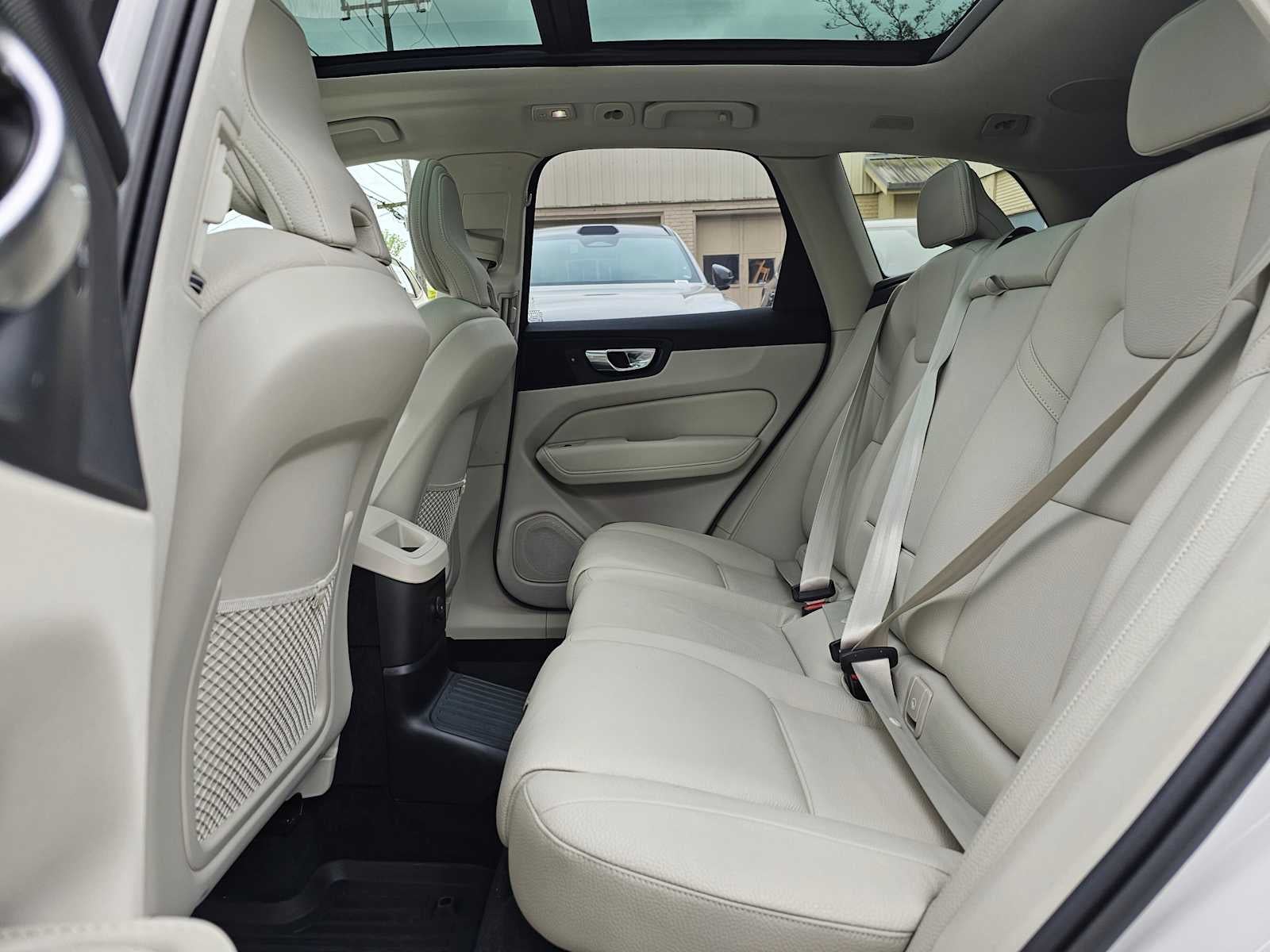 2023 Volvo XC60 Recharge Plug-In Hybrid Plus Dark Theme