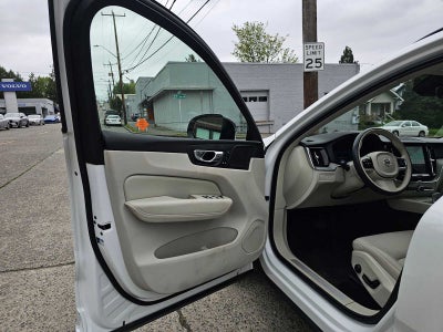 2023 Volvo XC60 Recharge Plug-In Hybrid Plus Dark Theme