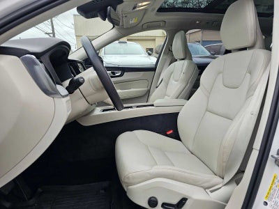 2023 Volvo XC60 Recharge Plug-In Hybrid Plus Dark Theme