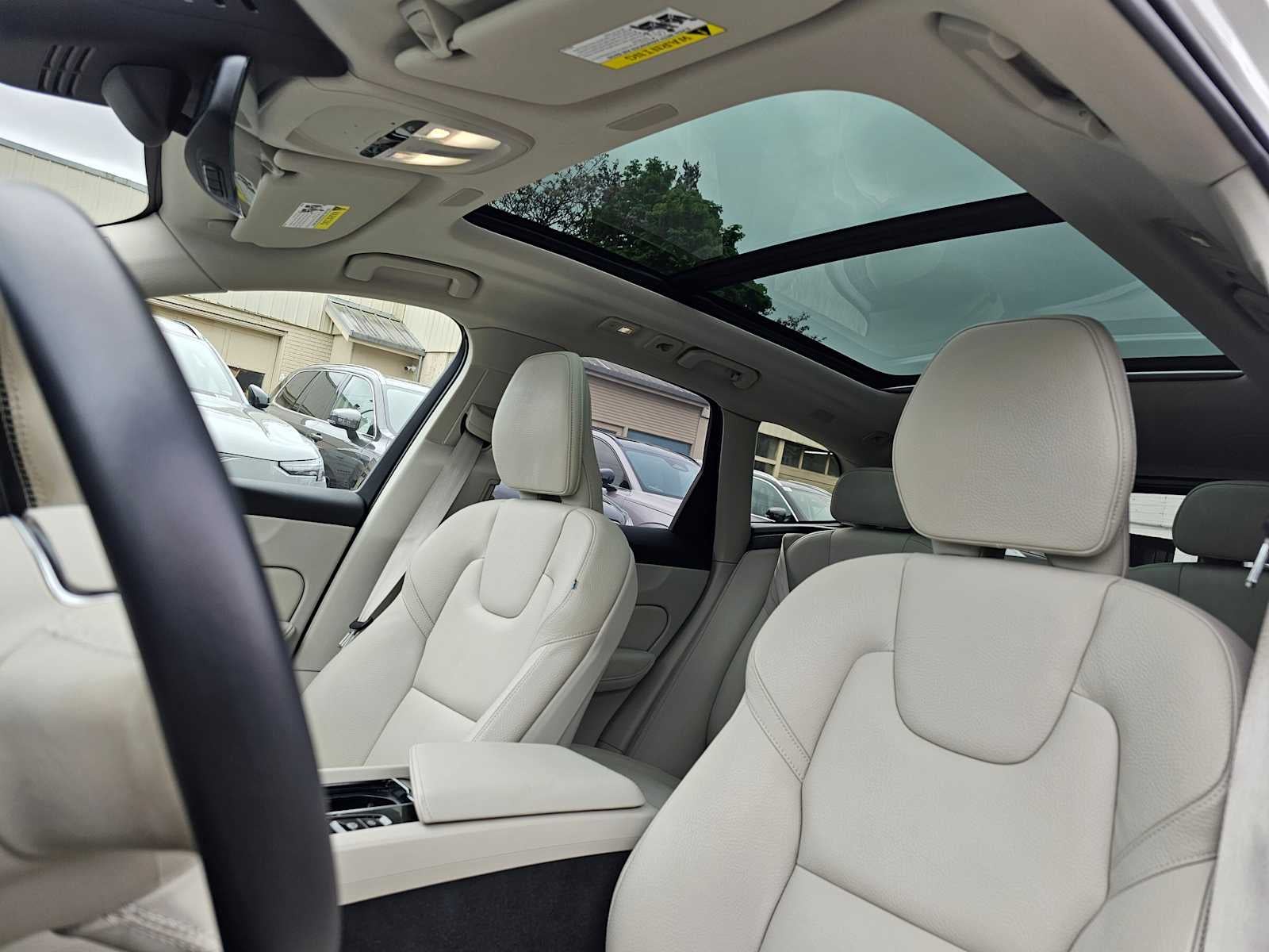 2023 Volvo XC60 Recharge Plug-In Hybrid Plus Dark Theme