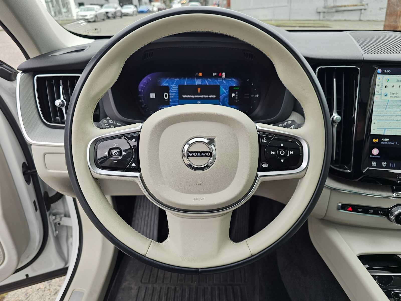 2023 Volvo XC60 Recharge Plug-In Hybrid Plus Dark Theme