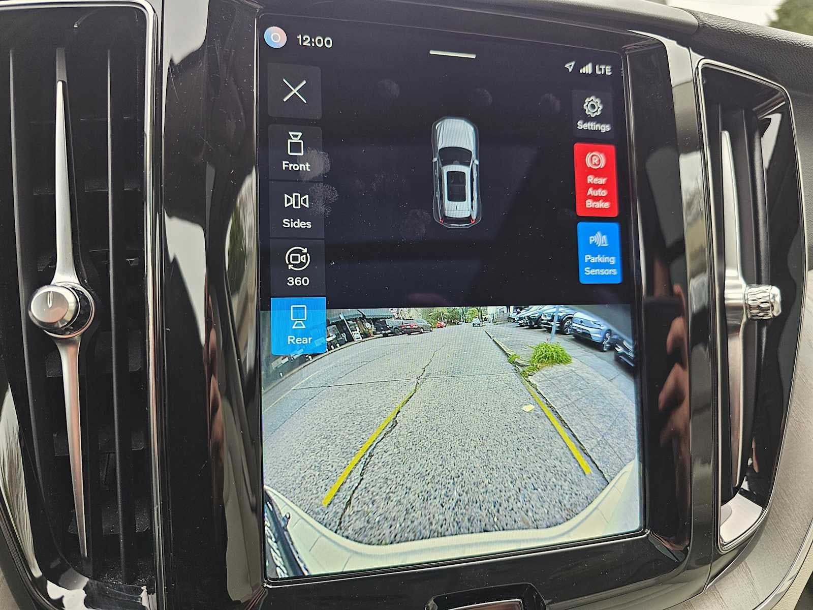 2023 Volvo XC60 Recharge Plug-In Hybrid Plus Dark Theme