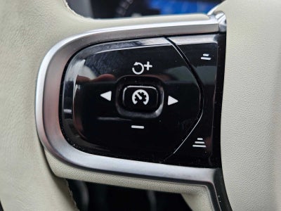 2023 Volvo XC60 Recharge Plug-In Hybrid Plus Dark Theme