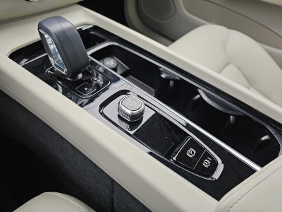 2023 Volvo XC60 Recharge Plug-In Hybrid Plus Dark Theme