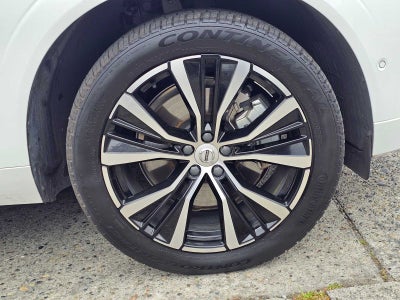 2023 Volvo XC60 Recharge Plug-In Hybrid Plus Dark Theme