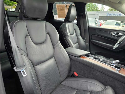 2023 Volvo XC60 Recharge Plug-In Hybrid Ultimate Dark Theme