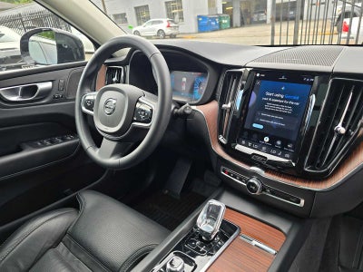 2023 Volvo XC60 Recharge Plug-In Hybrid Ultimate Dark Theme