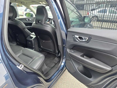2023 Volvo XC60 Recharge Plug-In Hybrid Ultimate Dark Theme