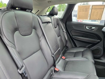 2023 Volvo XC60 Recharge Plug-In Hybrid Ultimate Dark Theme