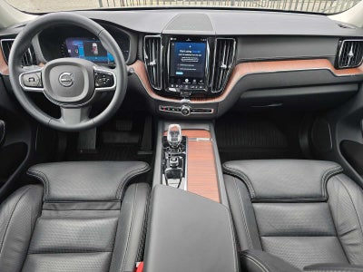 2023 Volvo XC60 Recharge Plug-In Hybrid Ultimate Dark Theme