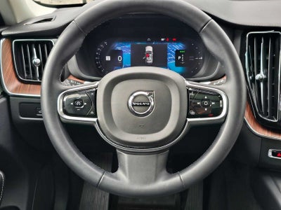 2023 Volvo XC60 Recharge Plug-In Hybrid Ultimate Dark Theme