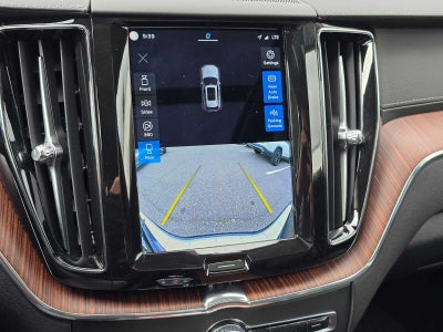 2023 Volvo XC60 Recharge Plug-In Hybrid Ultimate Dark Theme