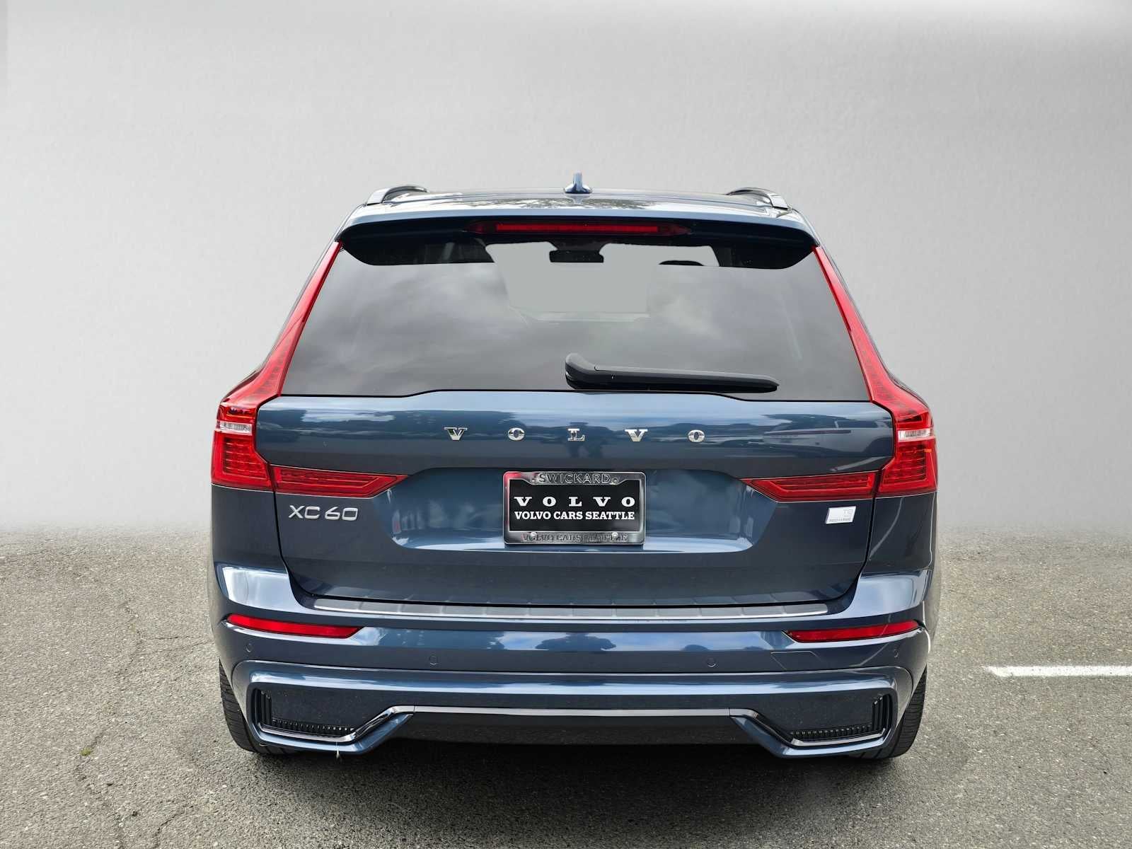 2023 Volvo XC60 Recharge Plug-In Hybrid Ultimate Dark Theme
