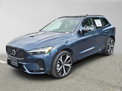 2023 Volvo XC60 Recharge Plug-In Hybrid Ultimate Dark Theme