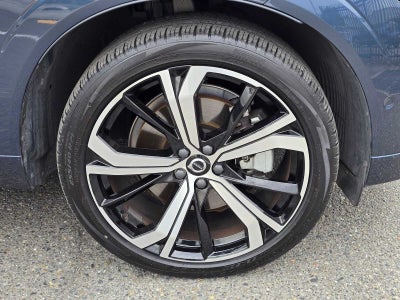 2023 Volvo XC60 Recharge Plug-In Hybrid Ultimate Dark Theme