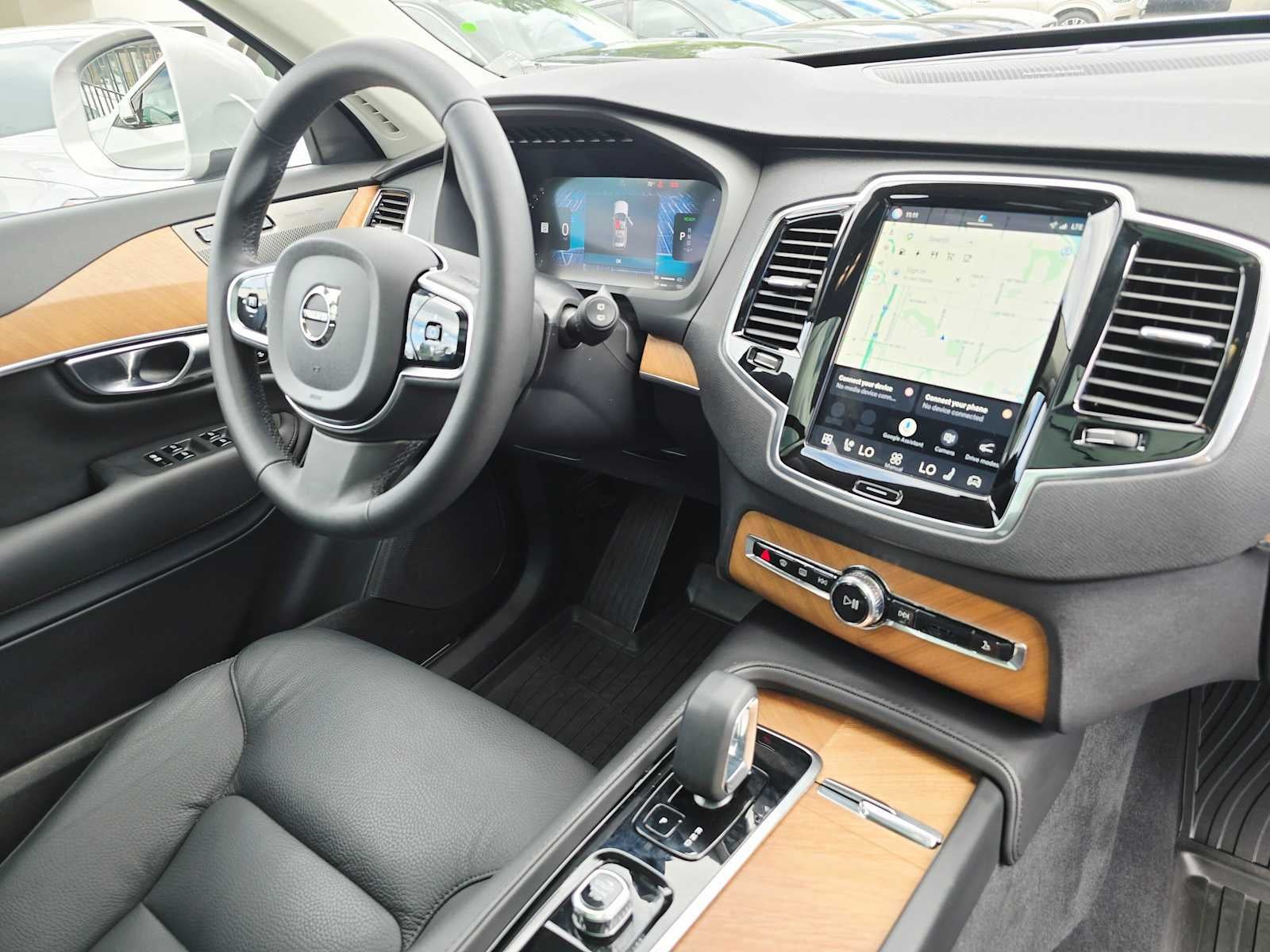 2025 Volvo XC90 Plug-In Hybrid Plus