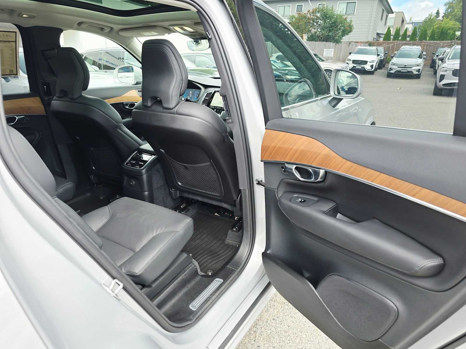 2025 Volvo XC90 Plug-In Hybrid Plus