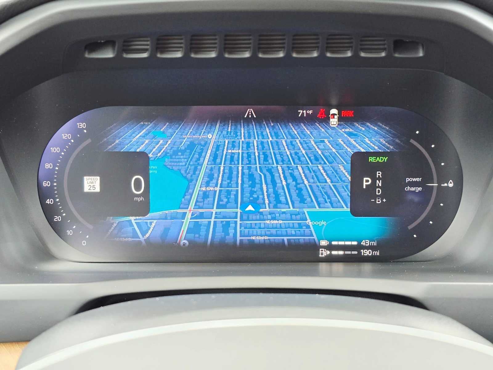 2025 Volvo XC90 Plug-In Hybrid Plus