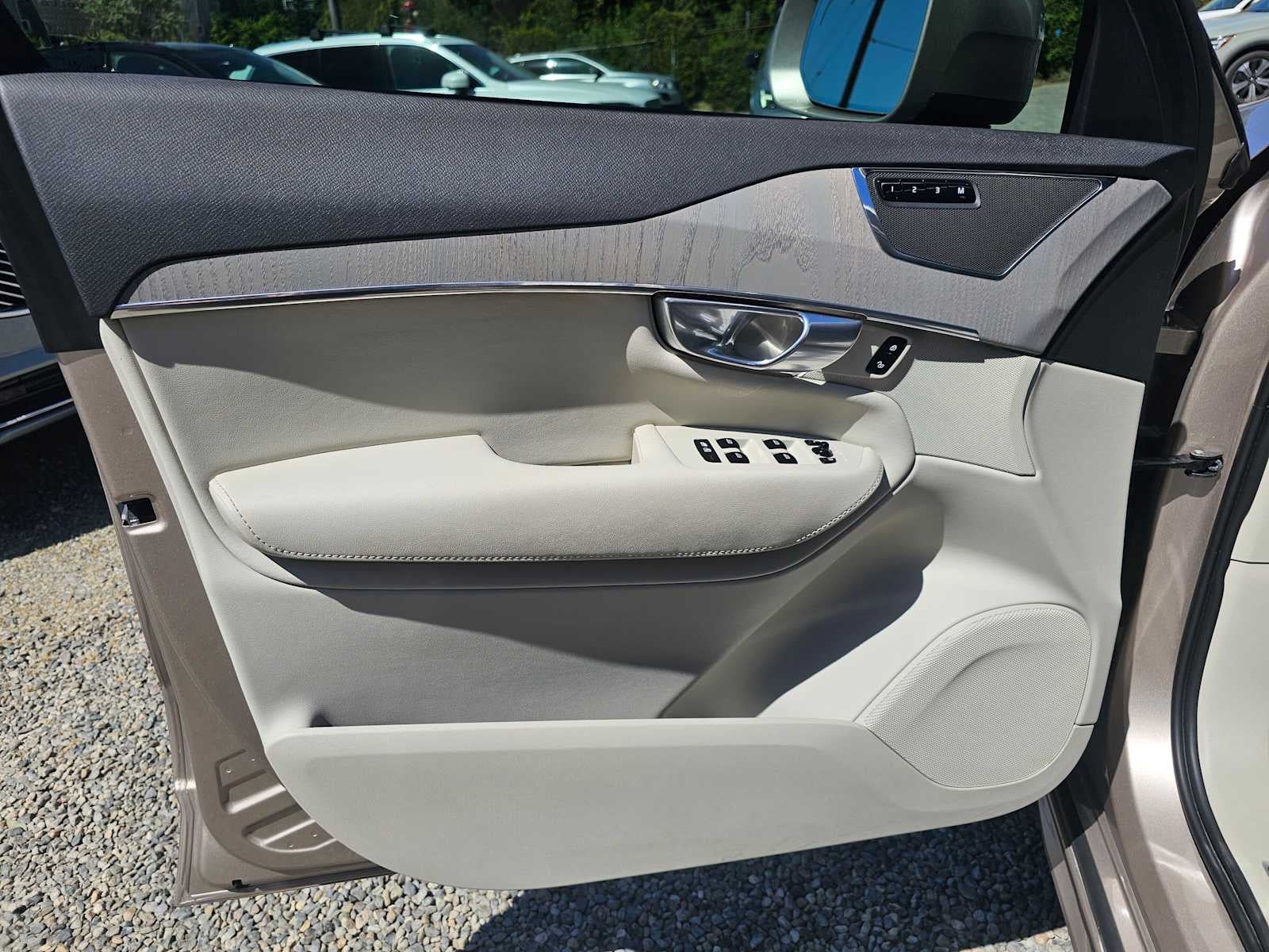 2025 Volvo XC90 Plug-In Hybrid Plus