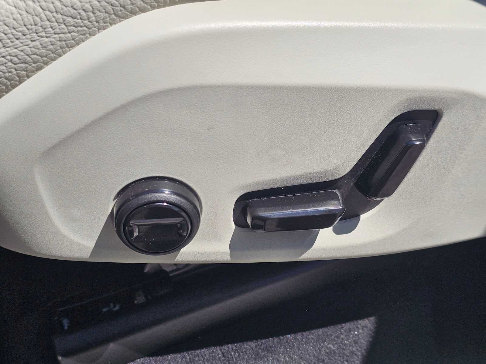 2025 Volvo XC90 Plug-In Hybrid Plus