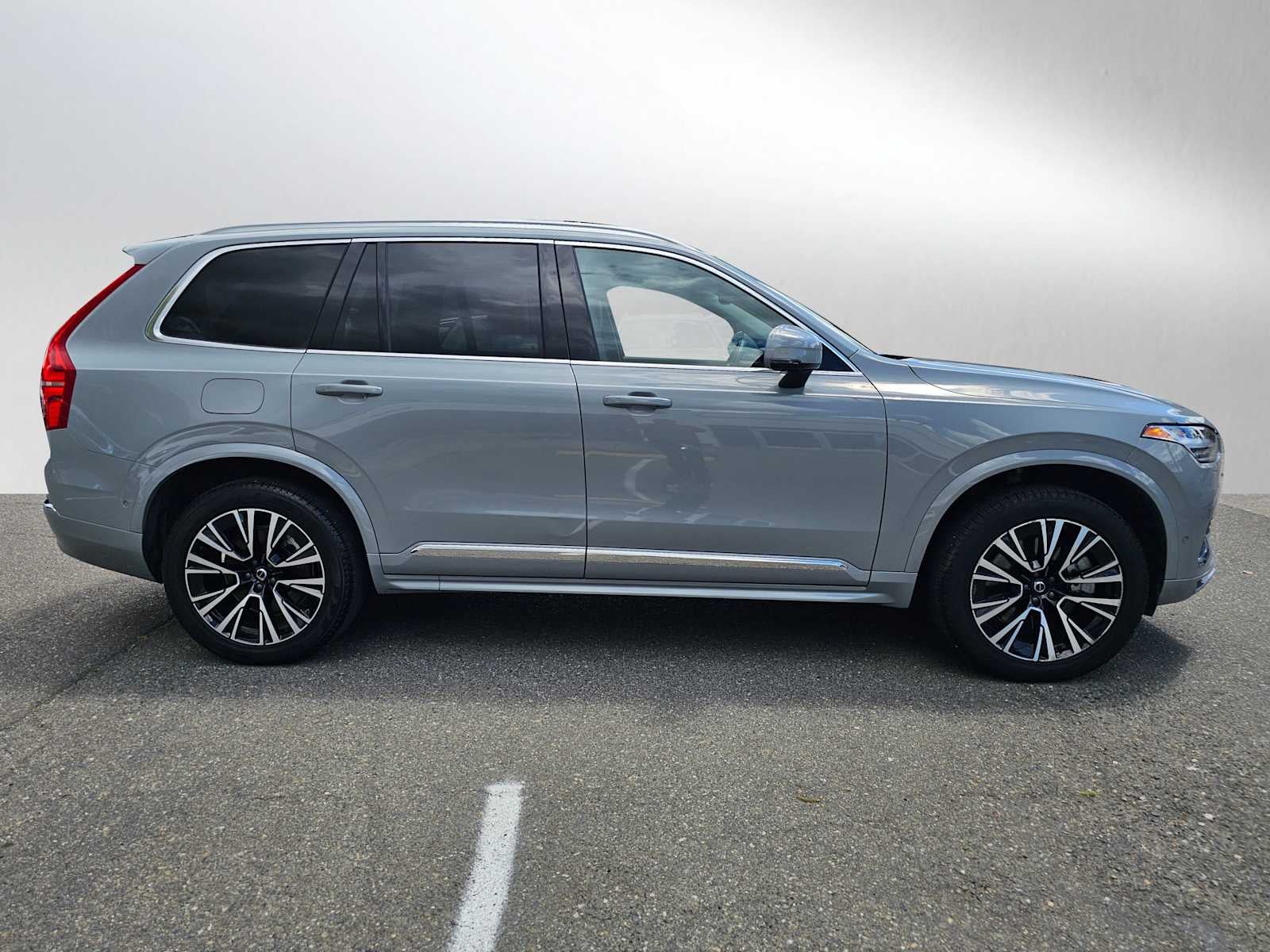 2025 Volvo XC90 Plug-In Hybrid Plus