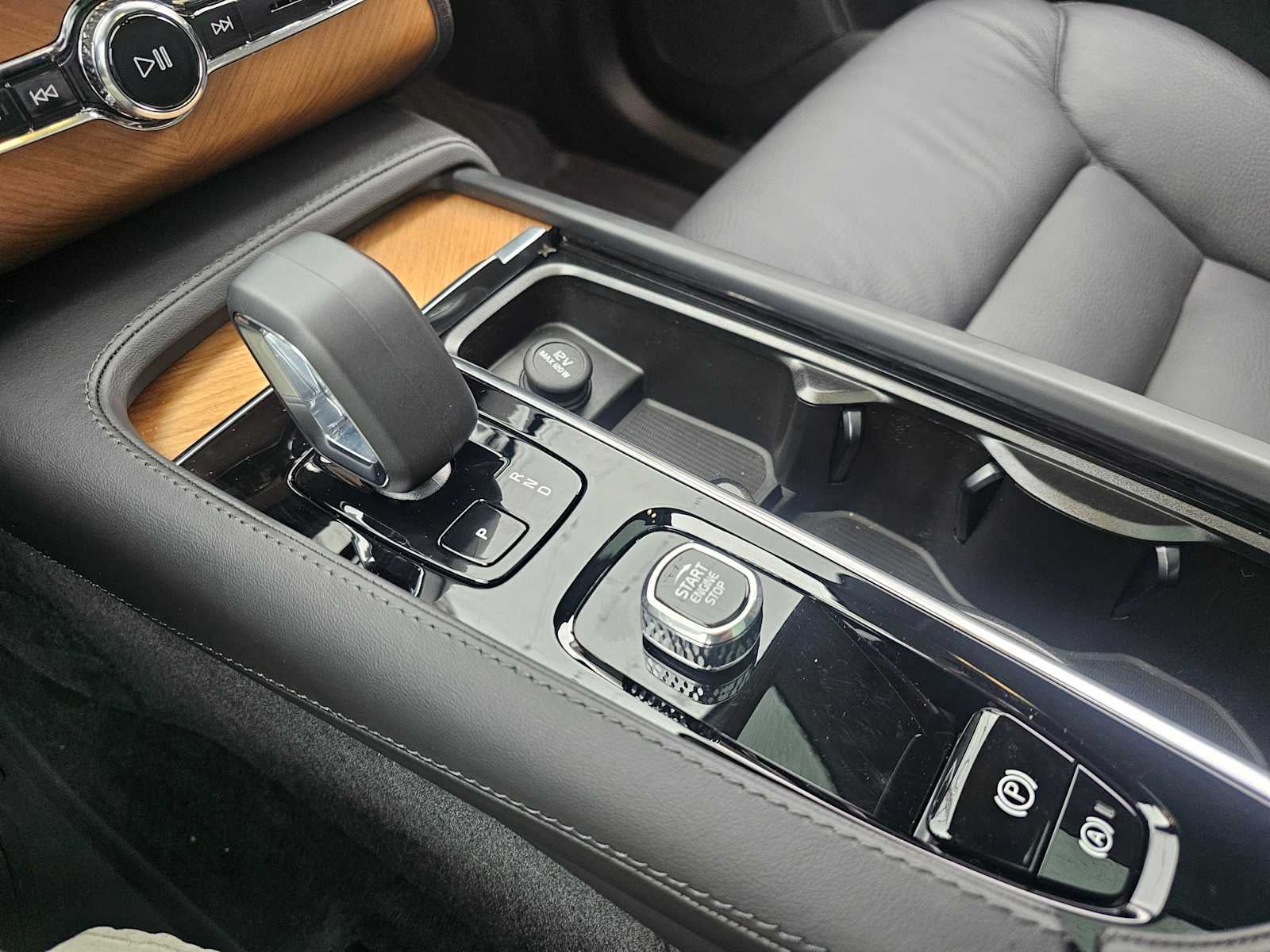 2025 Volvo XC90 Plug-In Hybrid Plus