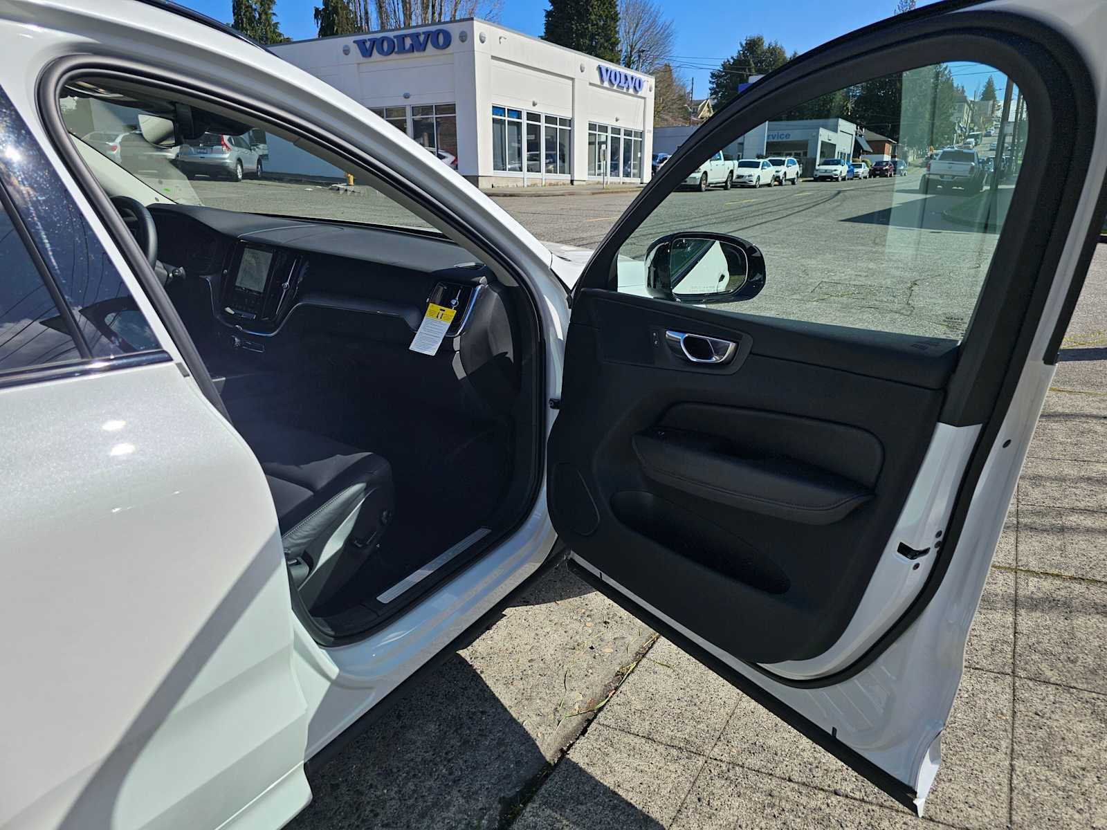 2025 Volvo XC60 Plug-In Hybrid Core