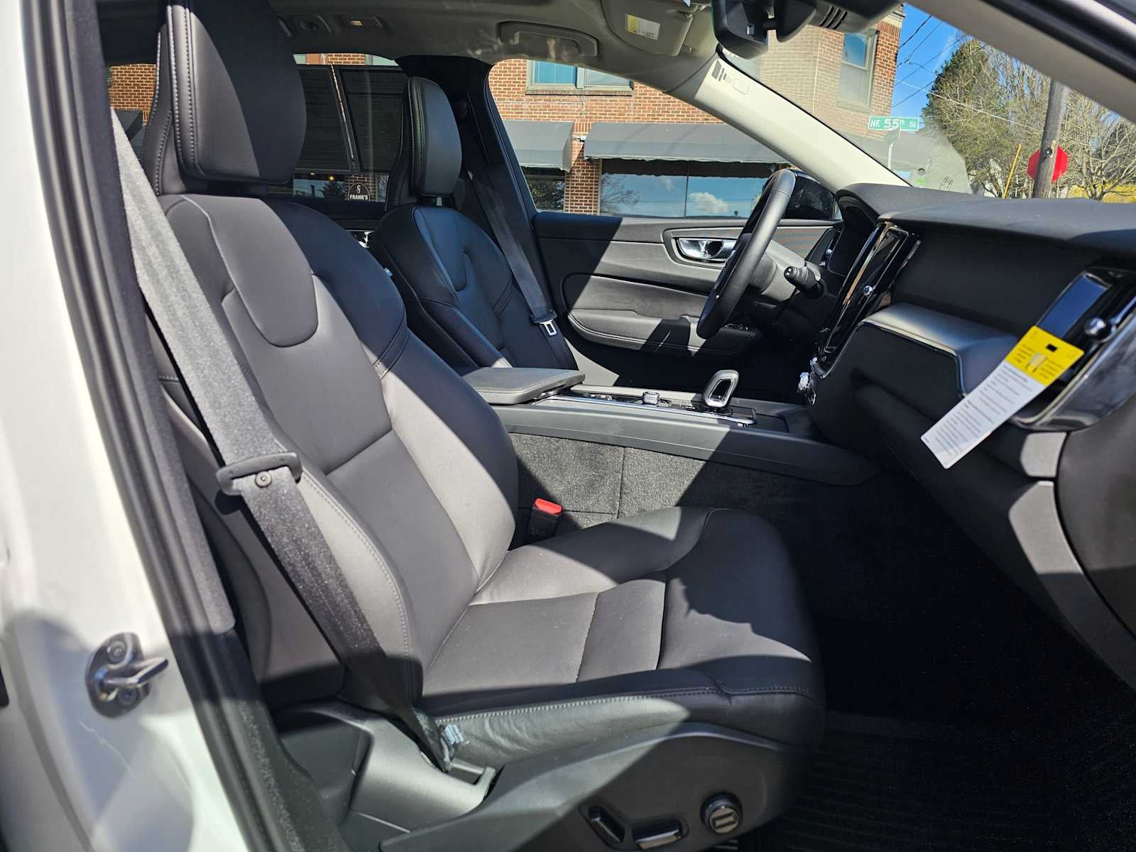2025 Volvo XC60 Plug-In Hybrid Core