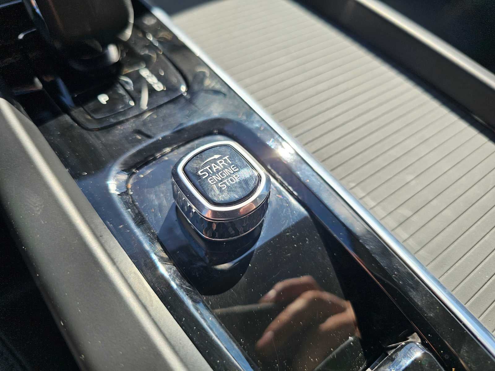 2025 Volvo XC60 Plug-In Hybrid Core