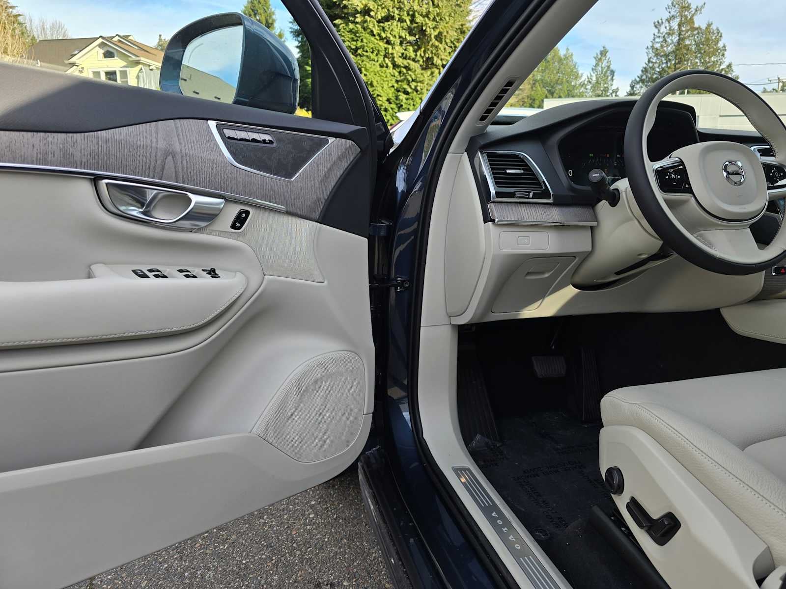 2023 Volvo XC90 Plus