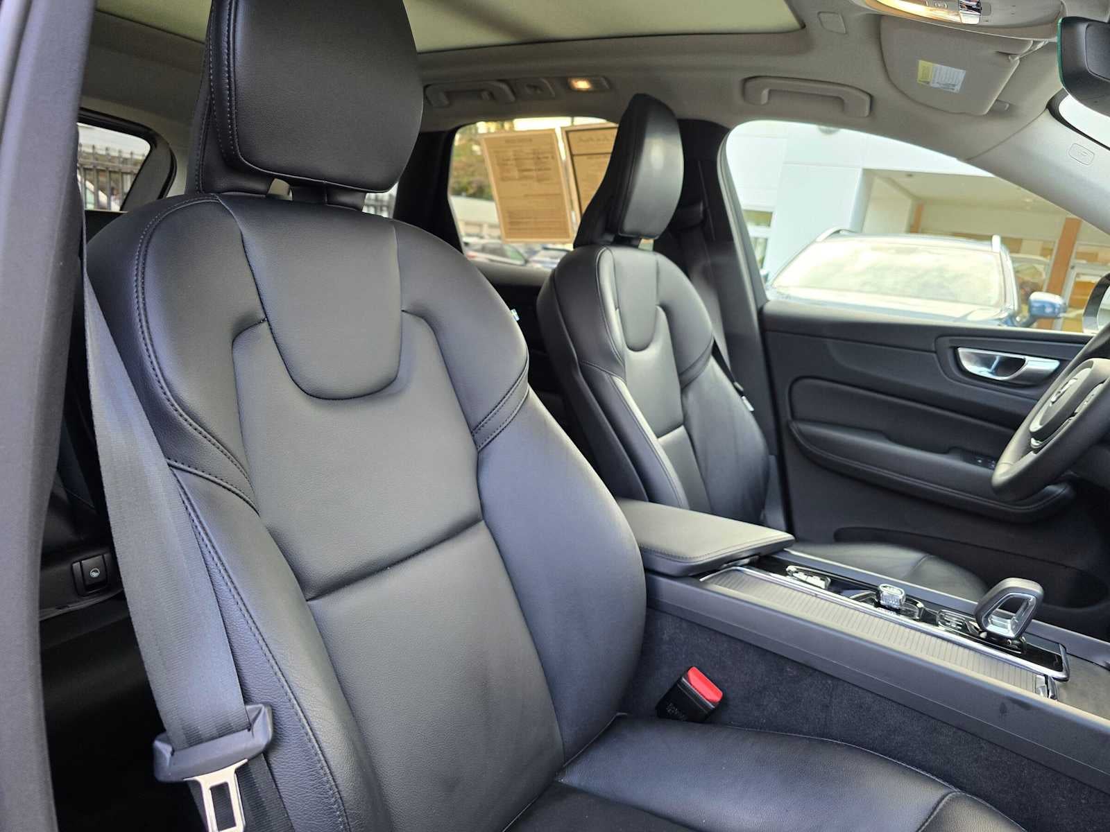 2024 Volvo XC60 Core Dark Theme