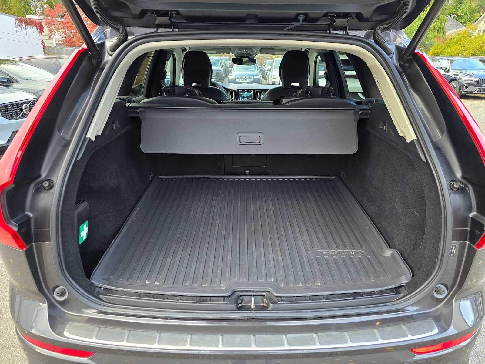 2024 Volvo XC60 Core Dark Theme