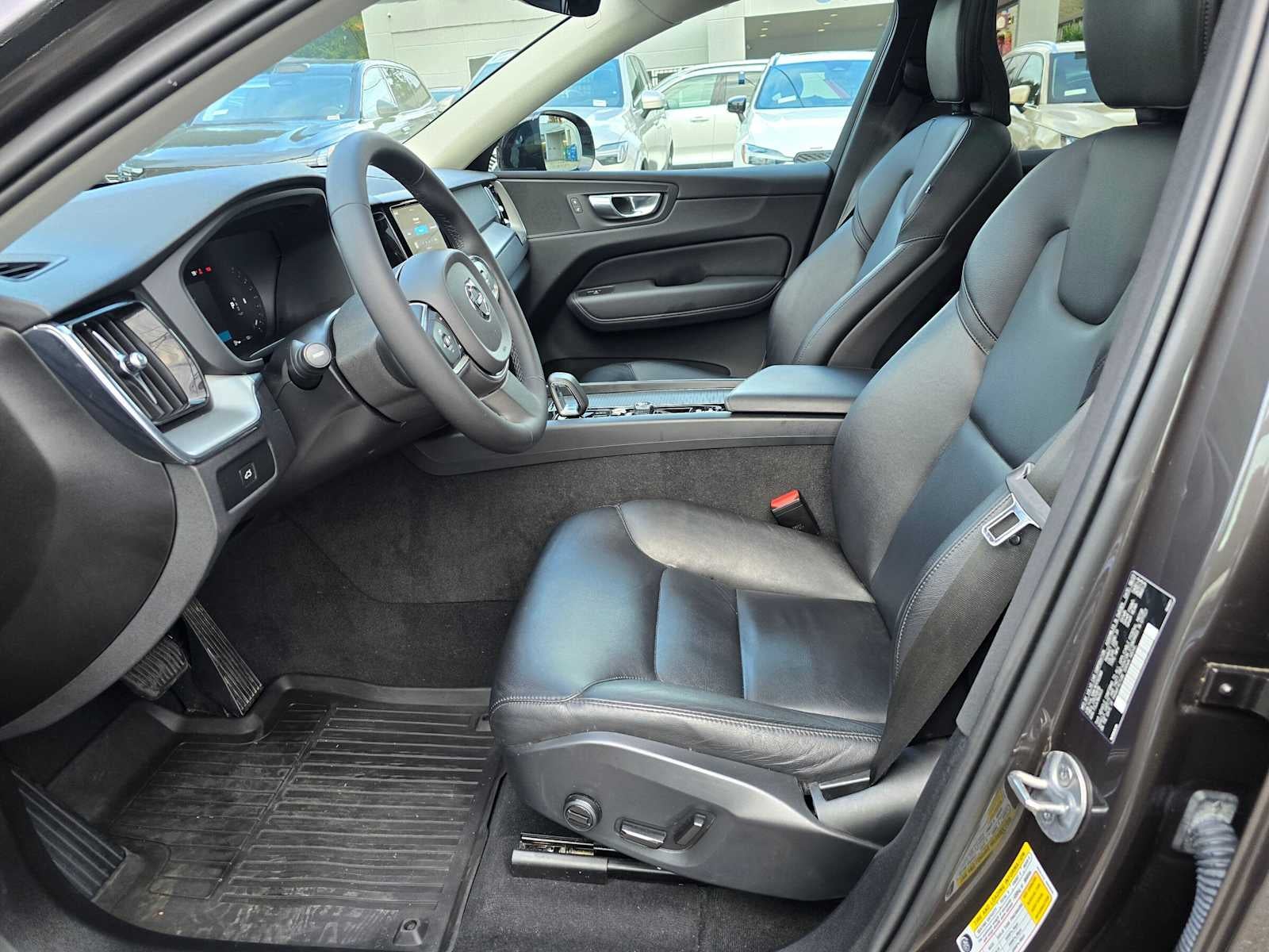 2024 Volvo XC60 Core Dark Theme