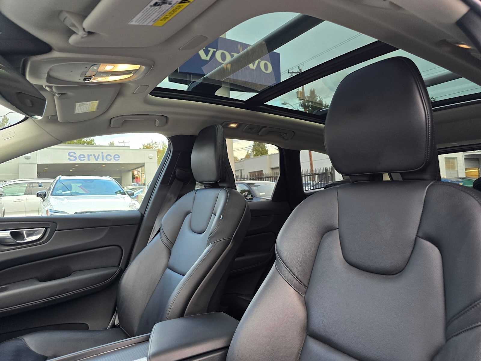 2024 Volvo XC60 Core Dark Theme