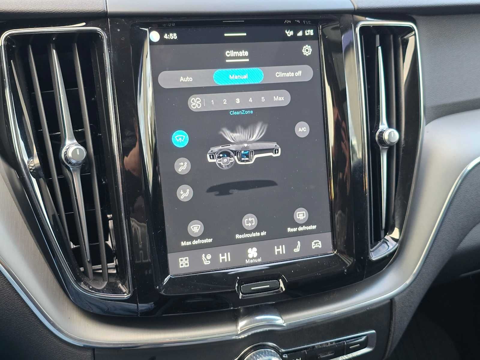 2024 Volvo XC60 Core Dark Theme