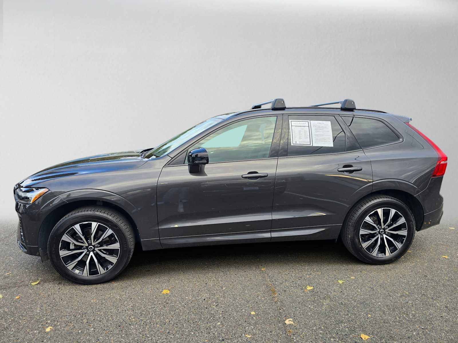 2024 Volvo XC60 Core Dark Theme
