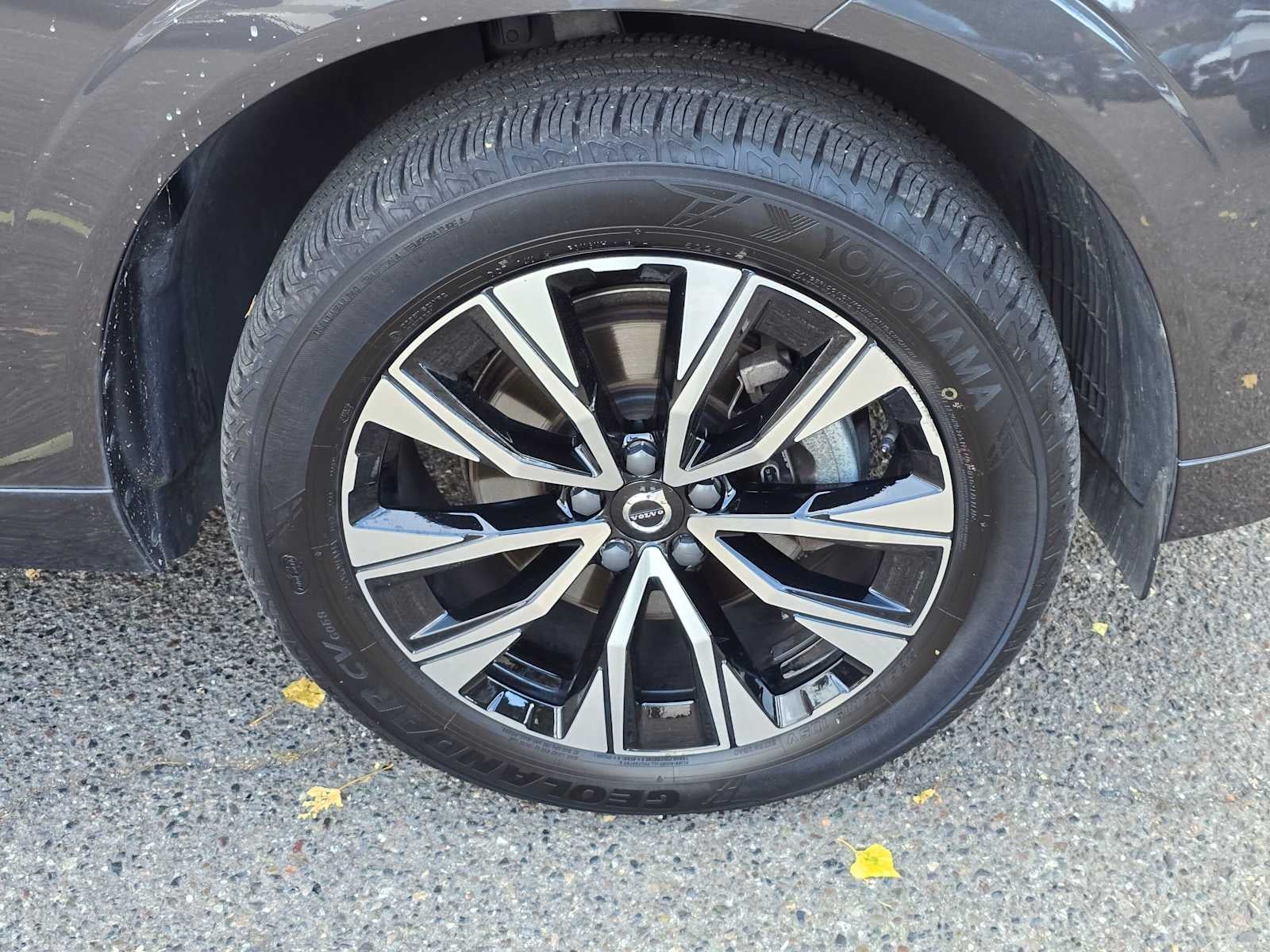 2024 Volvo XC60 Core Dark Theme