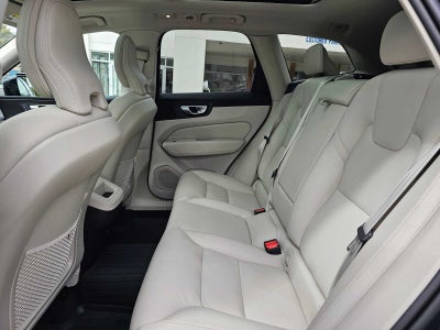 2024 Volvo XC60 Core Dark Theme