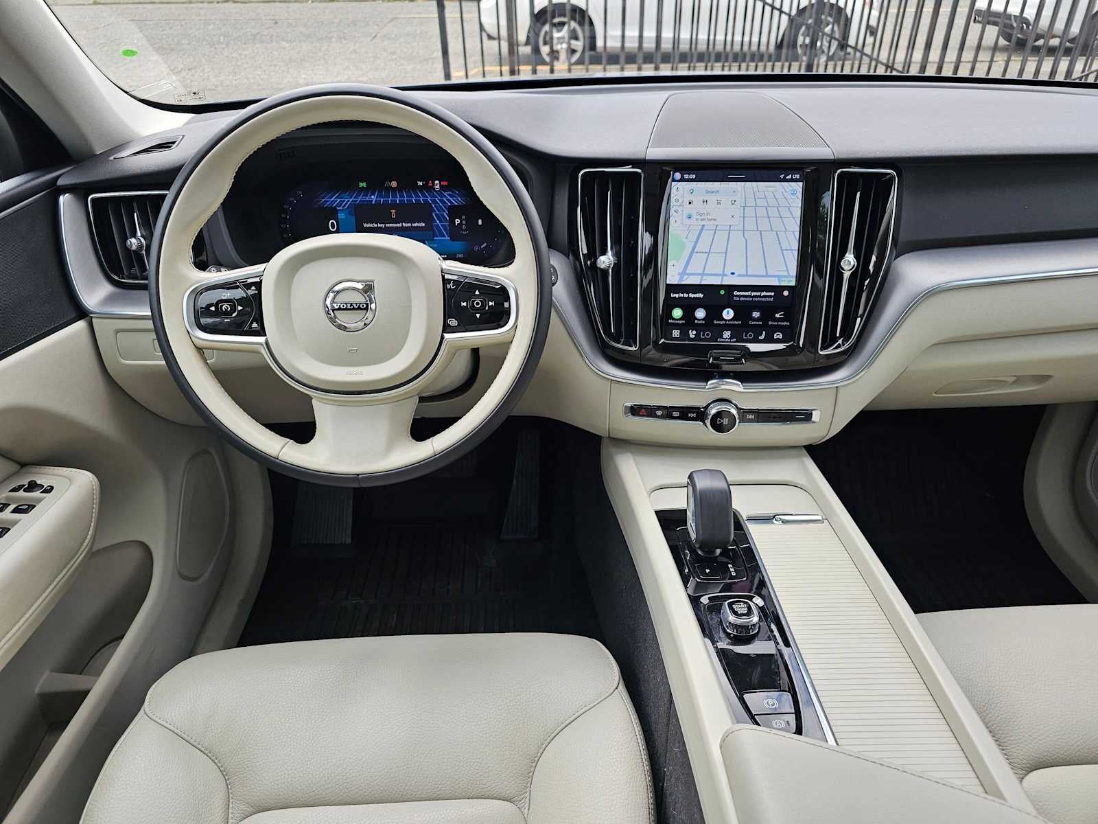 2024 Volvo XC60 Core Dark Theme