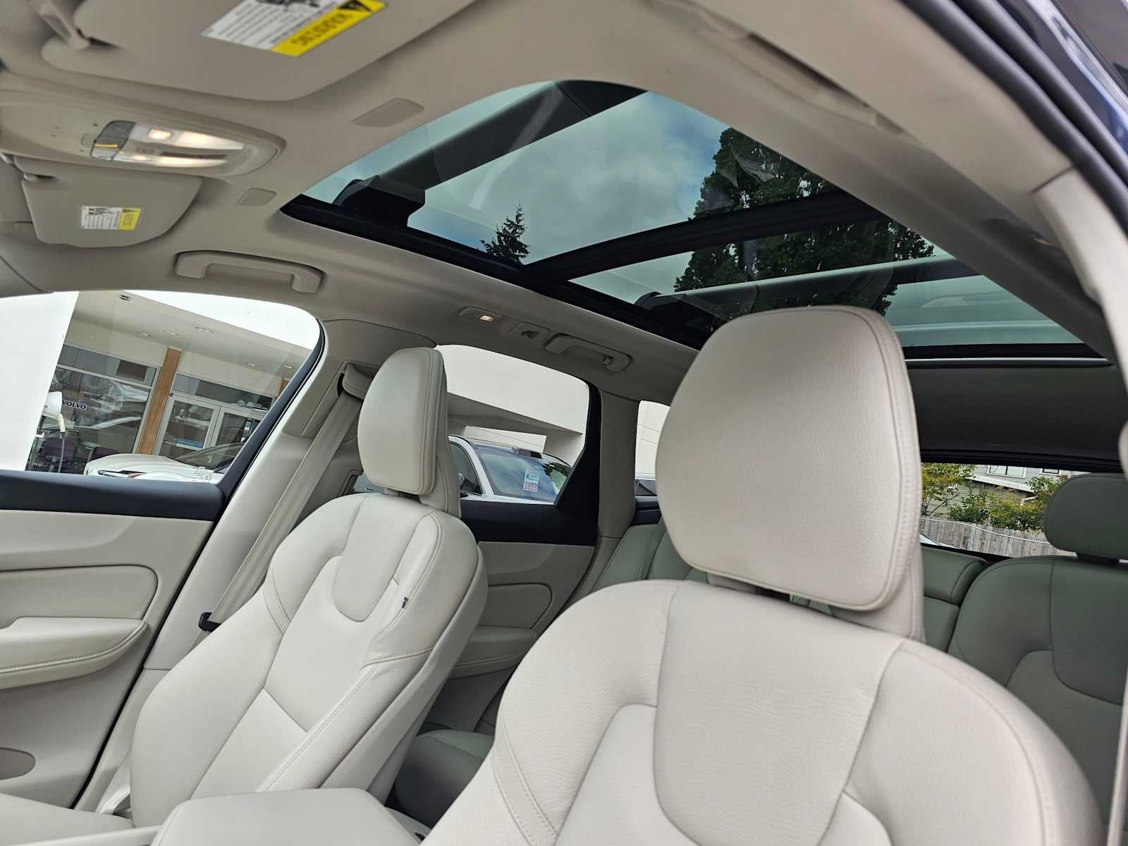2024 Volvo XC60 Core Dark Theme