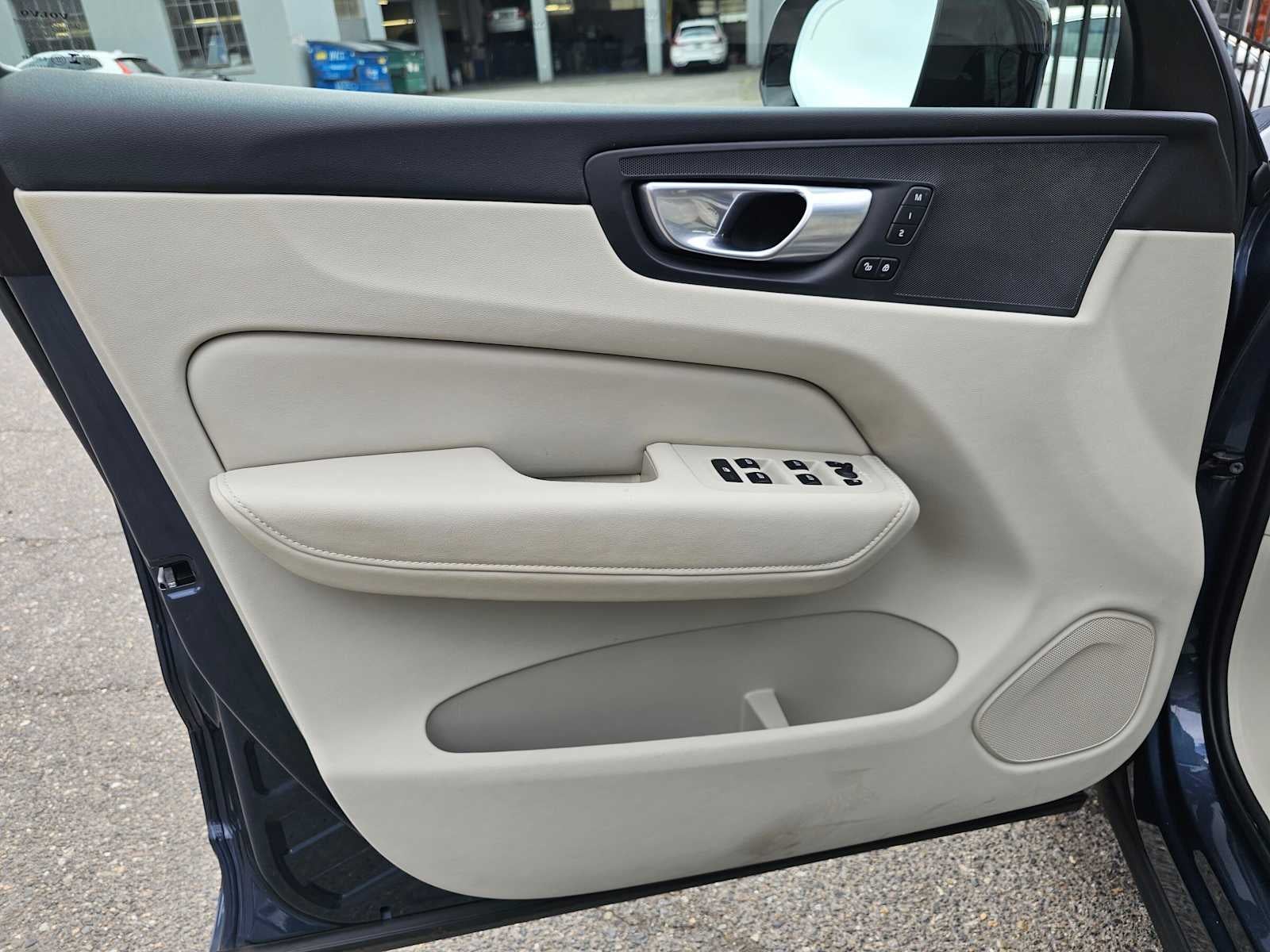 2024 Volvo XC60 Core Dark Theme