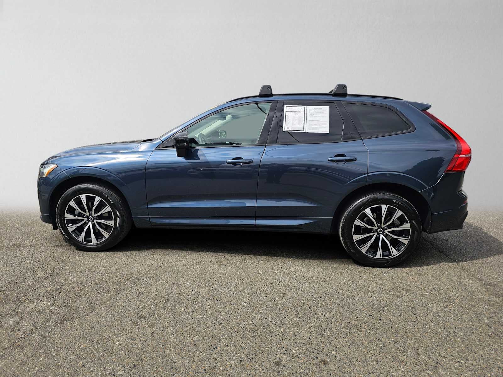 2024 Volvo XC60 Core Dark Theme