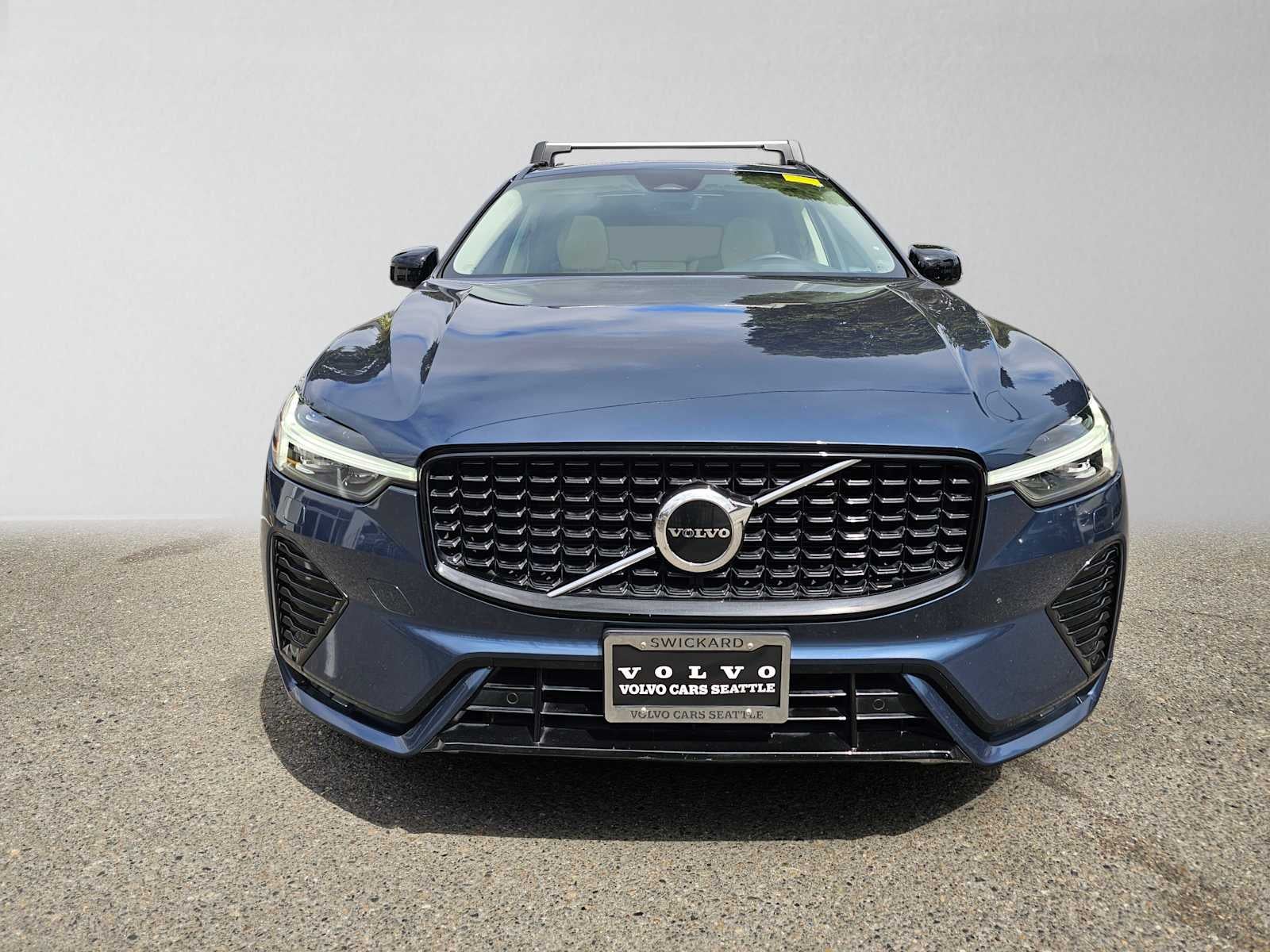 2024 Volvo XC60 Core Dark Theme