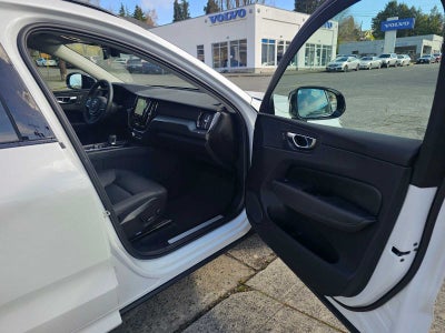 2024 Volvo XC60 Core Dark Theme