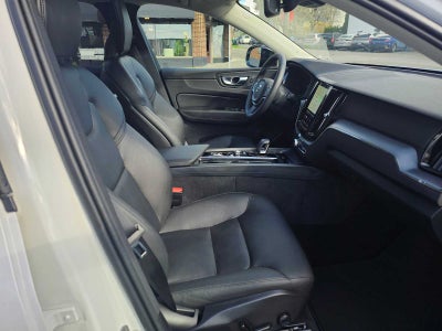 2024 Volvo XC60 Core Dark Theme