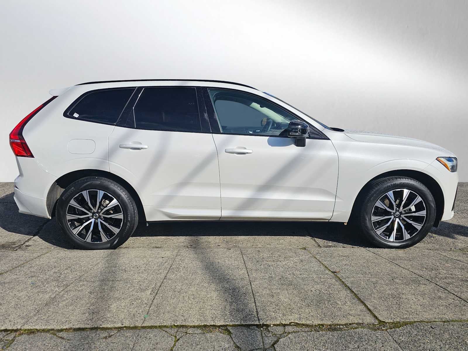 2024 Volvo XC60 Core Dark Theme