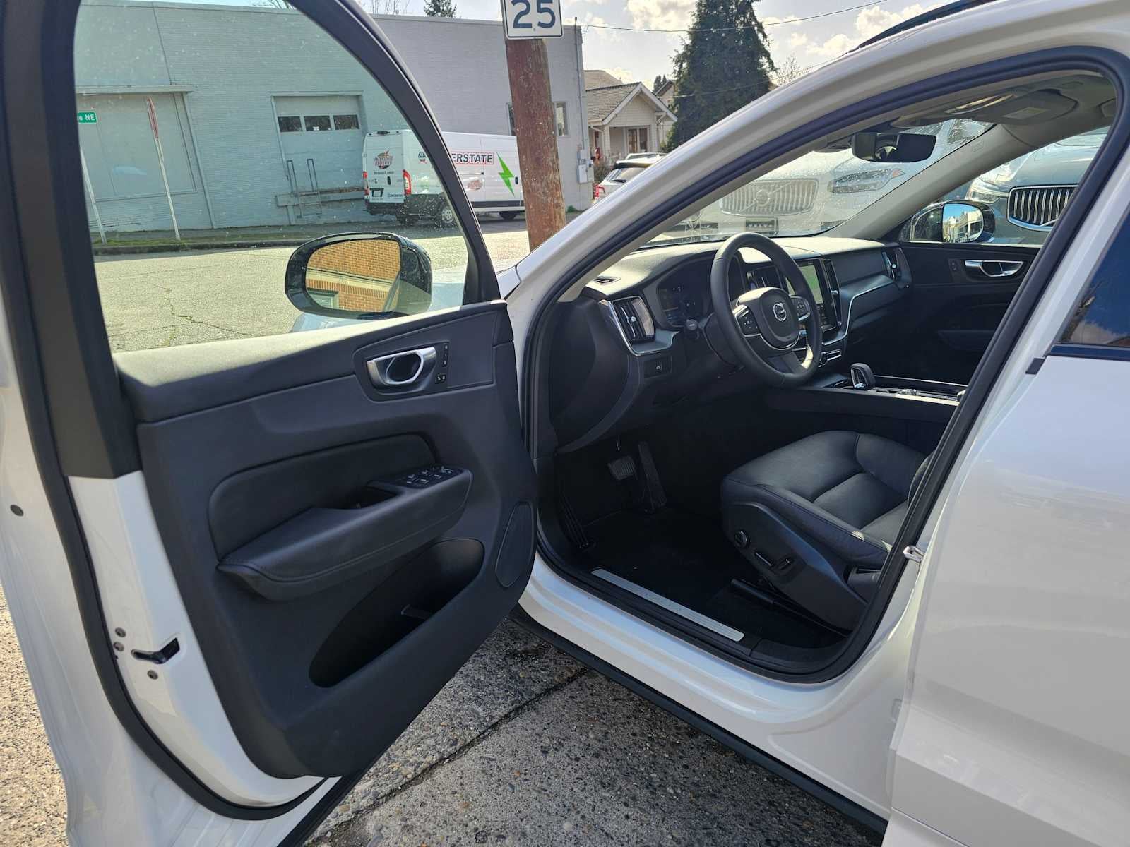 2024 Volvo XC60 Core Dark Theme