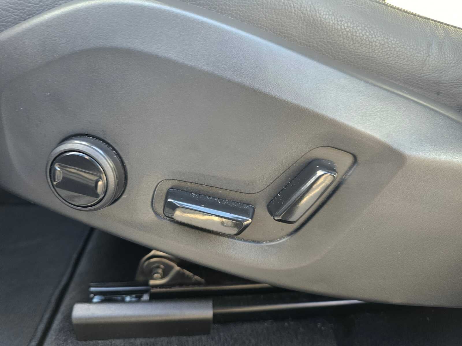 2024 Volvo XC60 Core Dark Theme