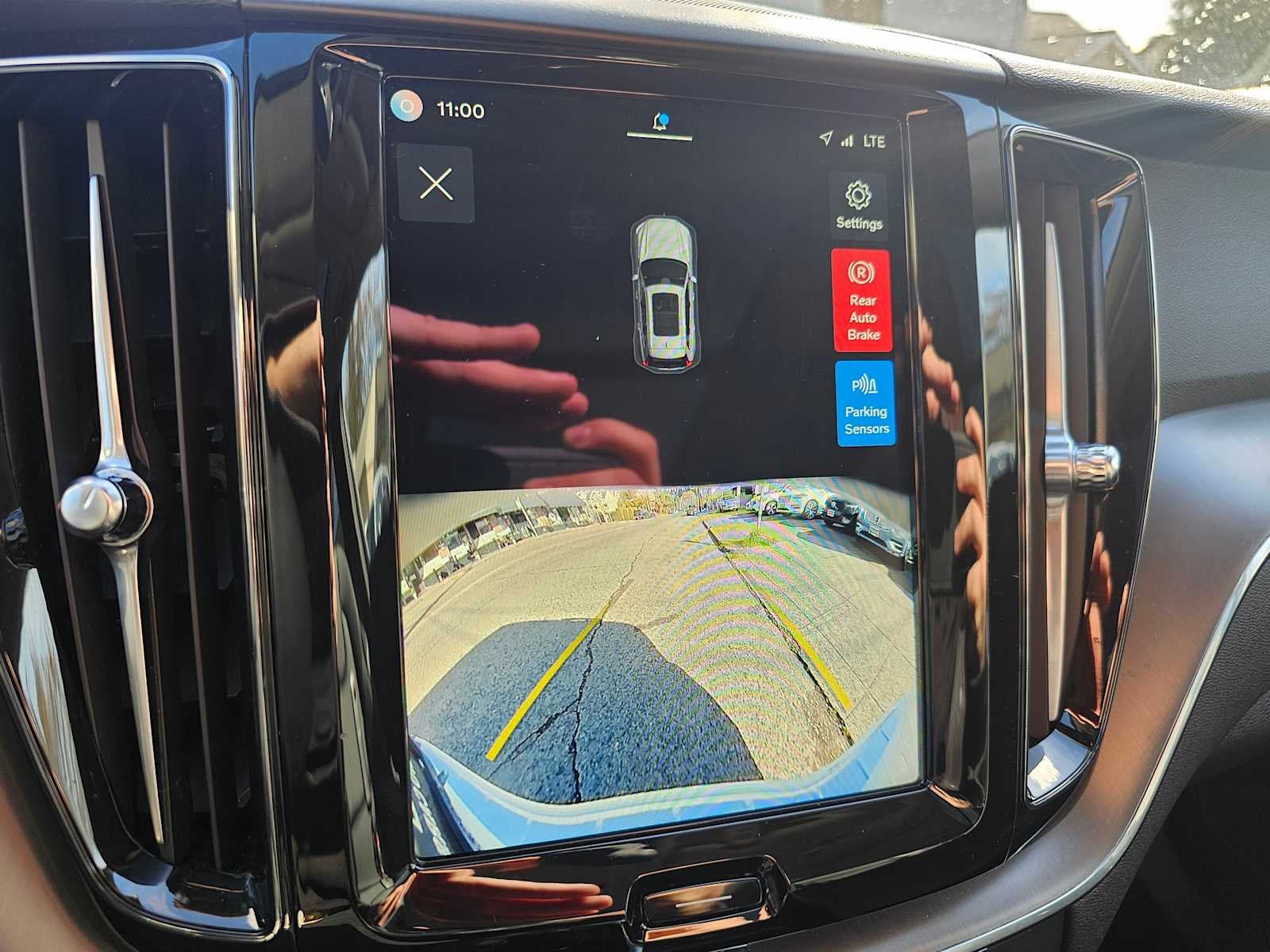 2024 Volvo XC60 Core Dark Theme